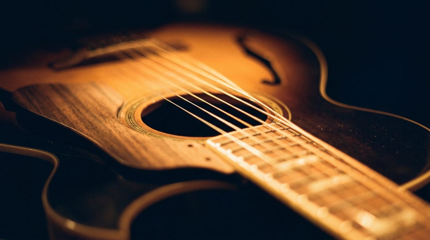 archtop-acoustic-guitar-strings-closeup